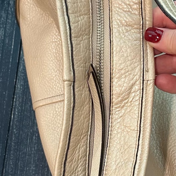 Coach Chelsea Shoulder Bag - Picture 7 of 8